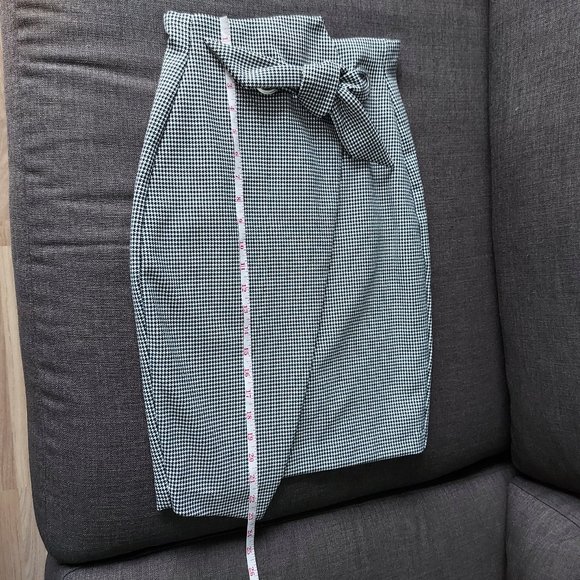 H&M Asymmetrical Houndstooth Pencil Skirt with Faux Wrap Detail - Picture 6 of 7